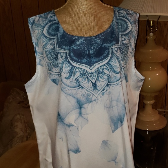 CUTE TOP NEW - Picture 2 of 2